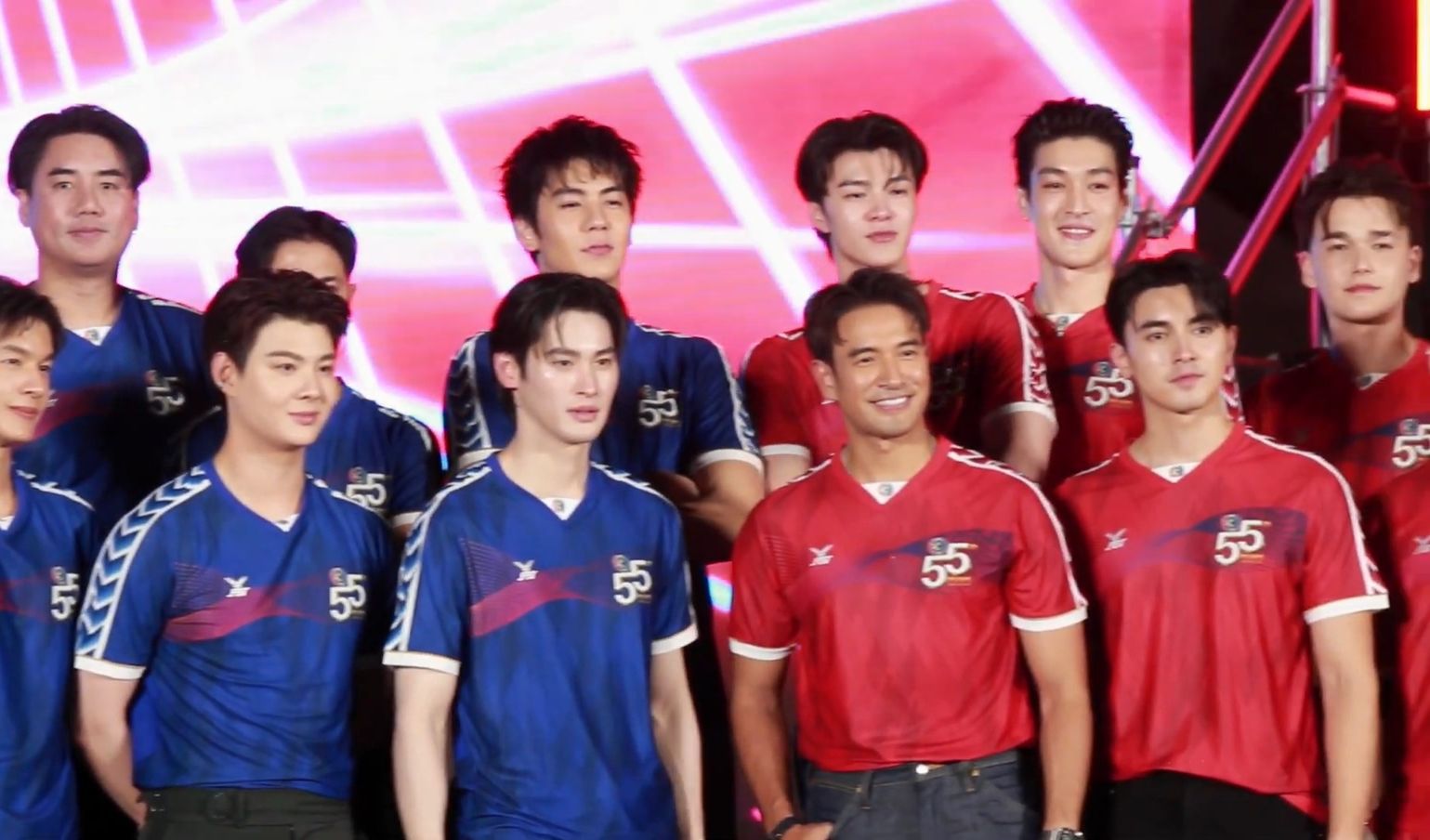 关于泰国球队在比赛中展现出色凝聚力，取得胜利的信息