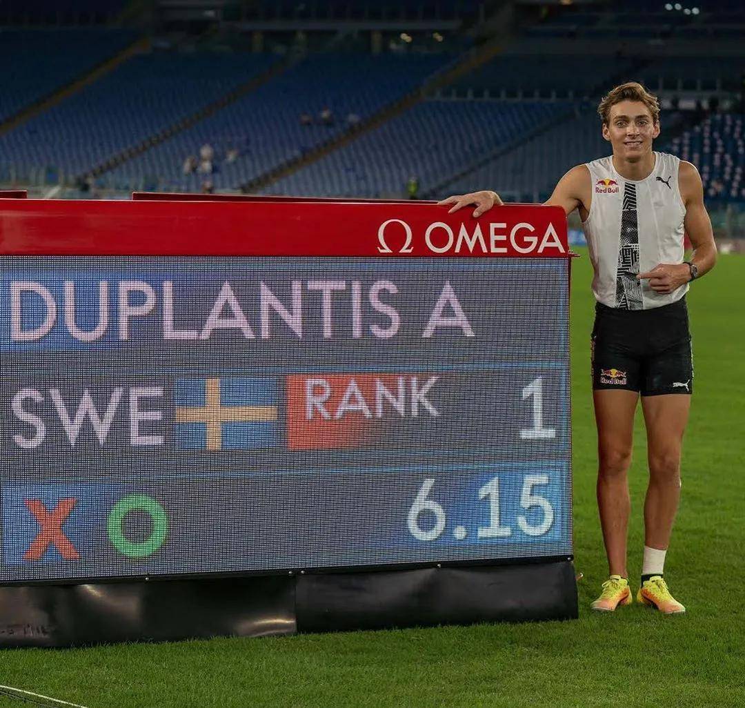 瑞典射击运动员精准瞄准，夺魁