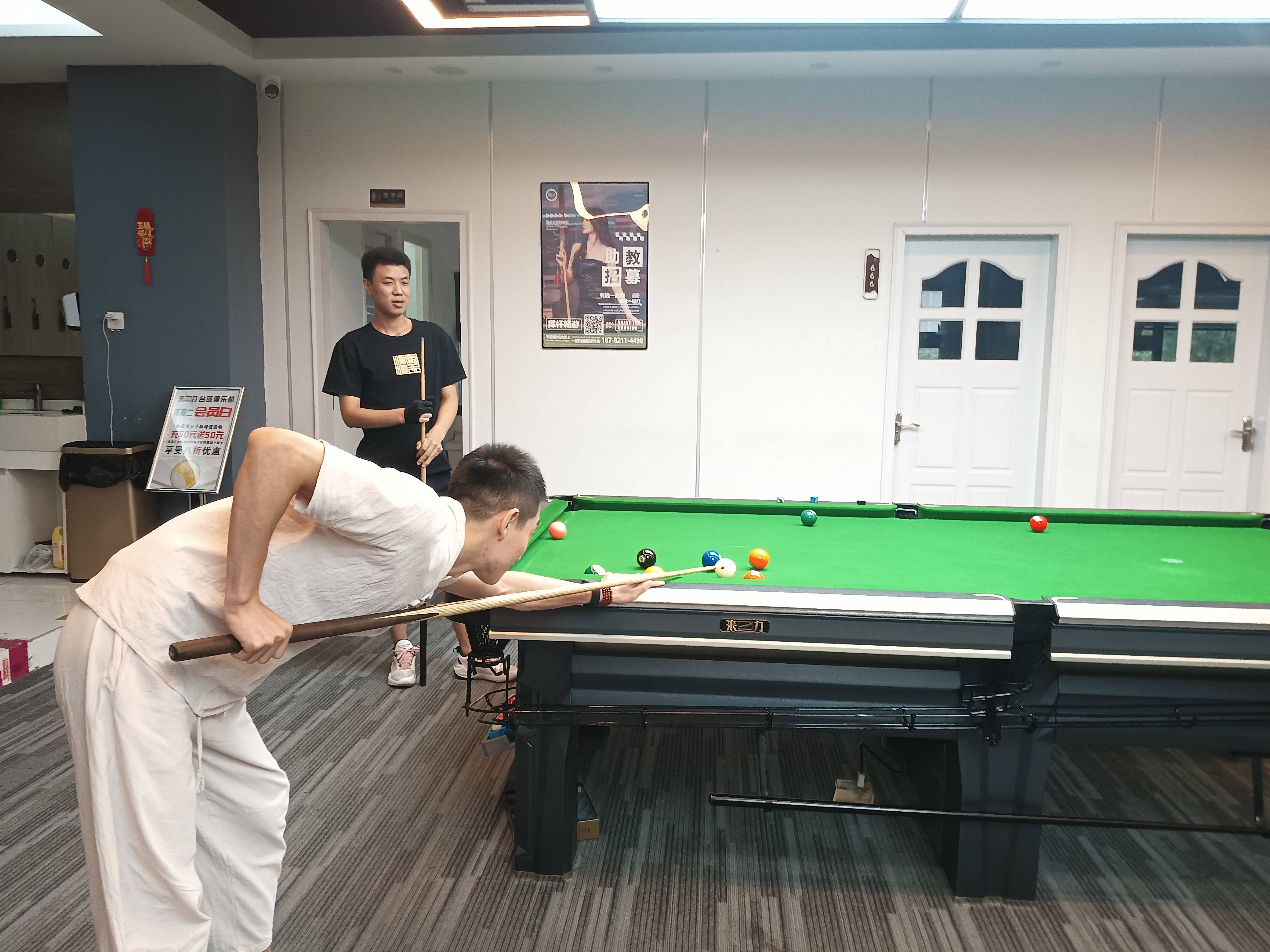 卓越的球技展现,球场激情涌动 卓越的球技展现,球场激情涌动