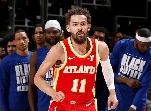 关于老鹰球员聚集讨论训练方法，提高球队实力的信息