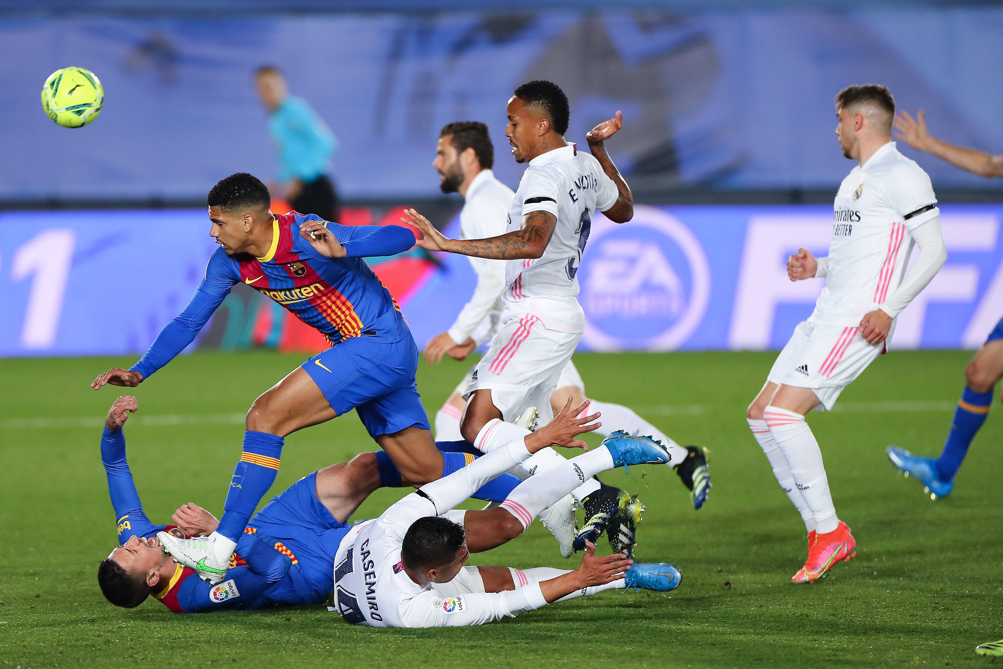 超级联赛激情开启,各路豪强争夺榜首位置的简单介绍 超级联赛激情开启,各路豪强争夺榜首位置的简单介绍