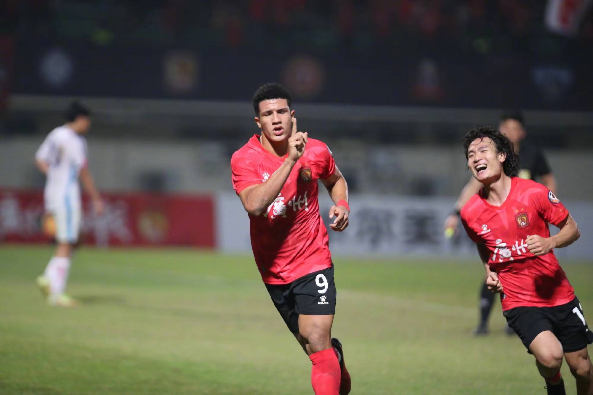 开云体育直播-包含河北队客场赢下广西，提升排名势头的词条