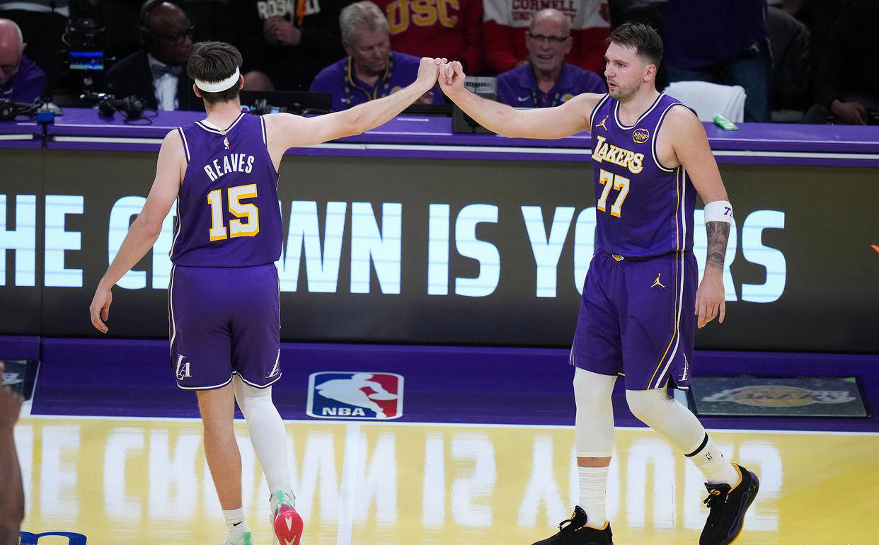 包含凯尔特人险胜76人，东契奇状态火热的词条