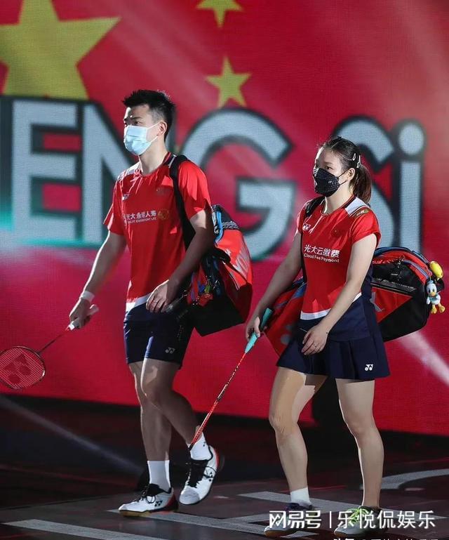 关于日本队横扫丹麦队，黄鸭组合统治全场的信息