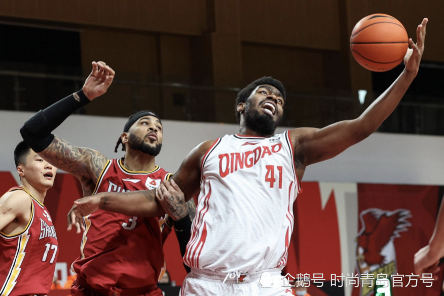 新疆队碾压青岛队,武切维奇惊艳四座的简单介绍 新疆队碾压青岛队,武切维奇惊艳四座的简单介绍