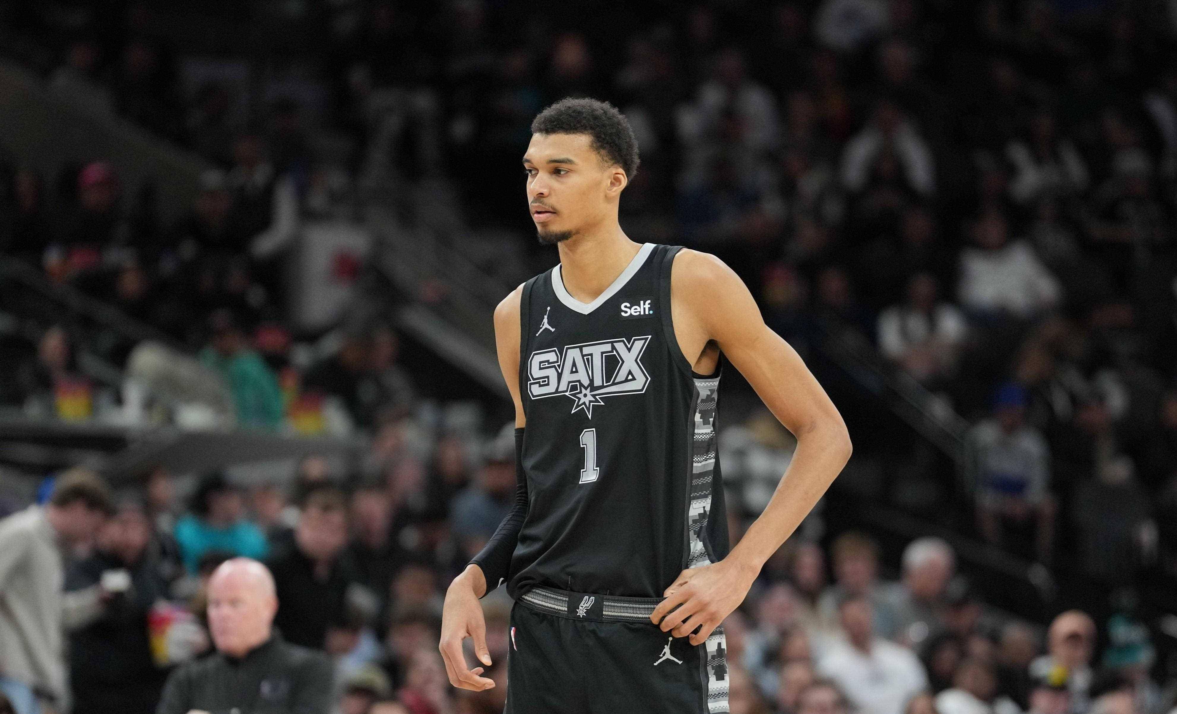 包含新疆队横扫勇士，麦科勒姆高光表现的词条