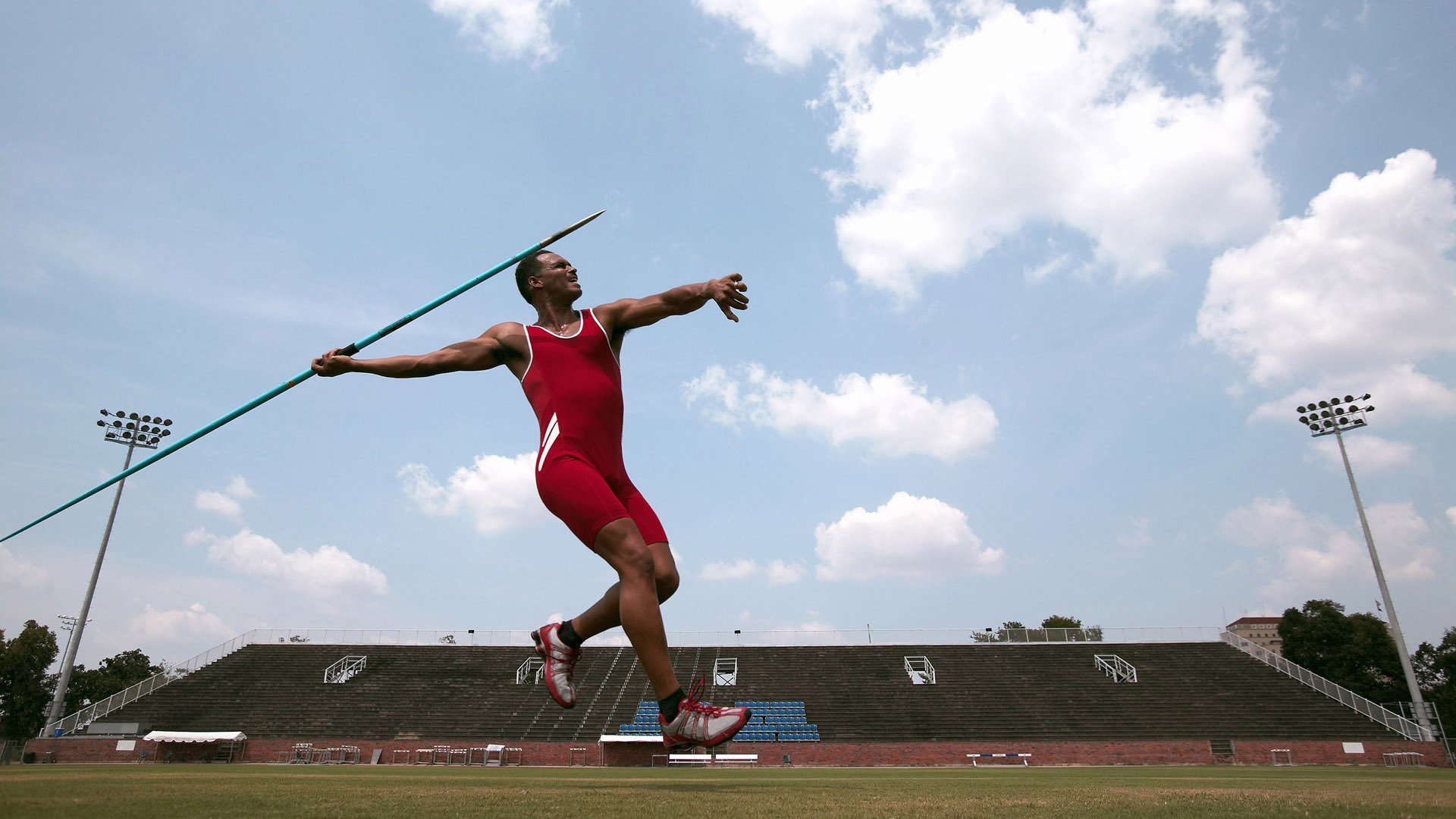 德甲争冠战之夜，阿圭罗关键节点连续得分，改写冠军命运