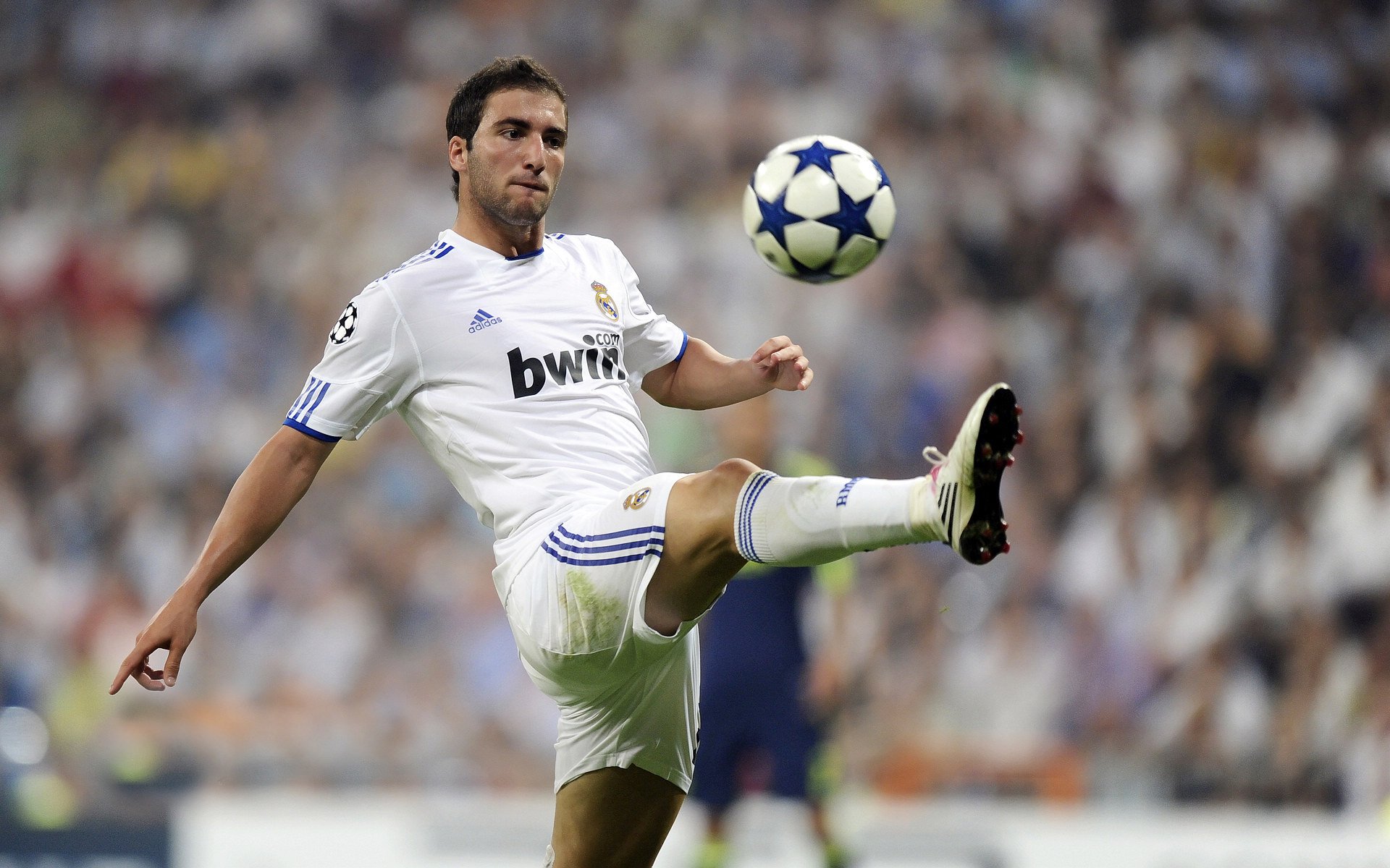 伊布君临圣西罗，国际米兰史诗翻盘，拜仁慕尼黑黯然失色